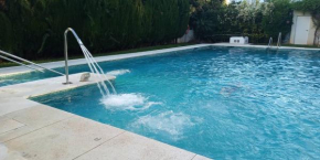 PUERTO BANUS 2line beach with private parking and pool